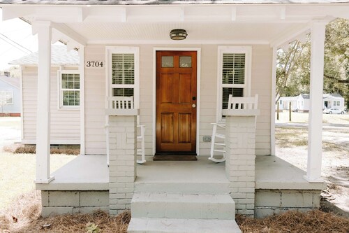 Stylish Bungalow Stay Near Downtown Charleston
