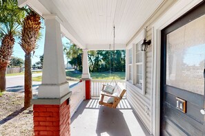 Terrace/patio - Quiet Retreat Near Downtown Charleston (North Charleston)