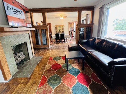 3-Bedroom Cottage Apartment in Tranquil Pittsburgh close to All- Furnished