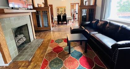 3-Bedroom Cottage Apartment in Tranquil Pittsburgh close to All- Furnished