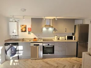 Frigorifero, microonde, forno, lavastoviglie