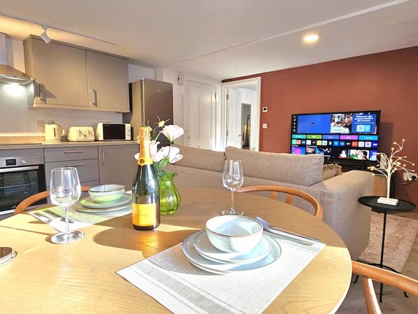 Interior - Stylish and spacious, lower ground floor apartment -Pass the Keys (Shrewsbury)