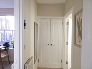 Interior - Contemporary first-floor apartment close to town - Pass the Keys (Shrewsbury)