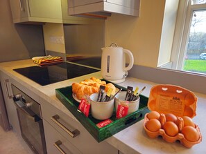 Fridge, microwave, oven, dishwasher - Contemporary first-floor apartment close to town - Pass the Keys (Shrewsbury)