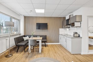 Habitació doble Comfort, cuina | Escriptori, espai de treball apte per a portàtils i wifi gratuïta 