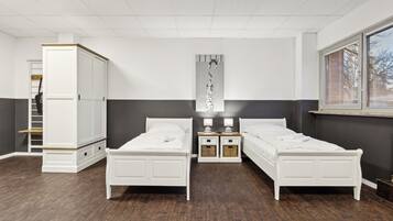 Comfort-Doppelzimmer, Küche | Schreibtisch, laptopgeeigneter Arbeitsplatz, kostenloses WLAN