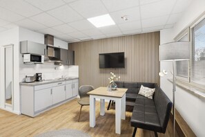 Comfort tweepersoonskamer, keuken | Een bureau, een laptopwerkplek, gratis wifi