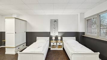 Comfort Double Room, Kitchen | Desk, laptop workspace, free WiFi