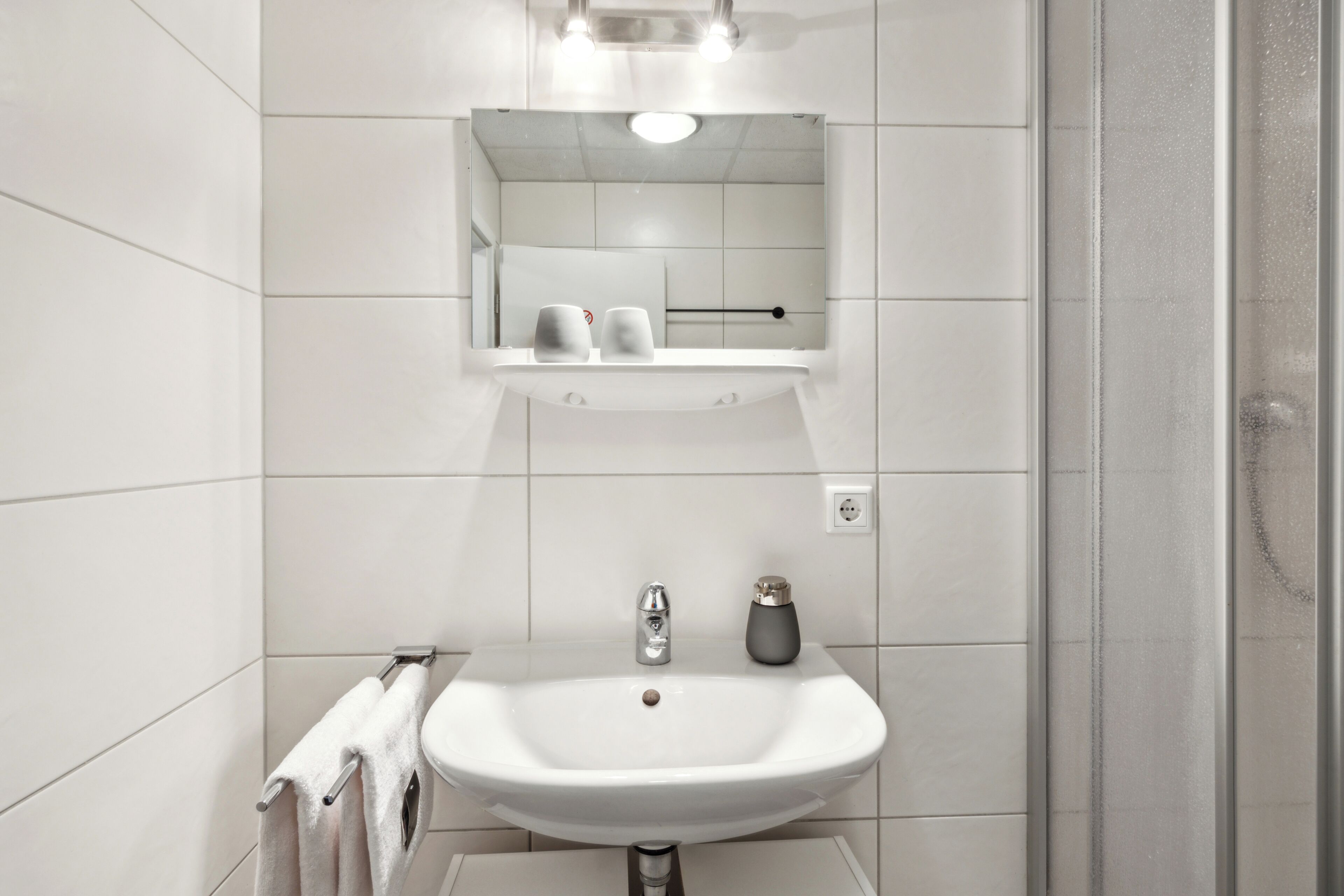 Comfort-Doppelzimmer, Küche | Badezimmer | Dusche, Handtücher, Seife, Toilettenpapier