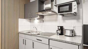 Comfort-Doppelzimmer, Küche | Eigene Küche | Mikrowelle, Ofen, Herdplatte, Geschirrspüler