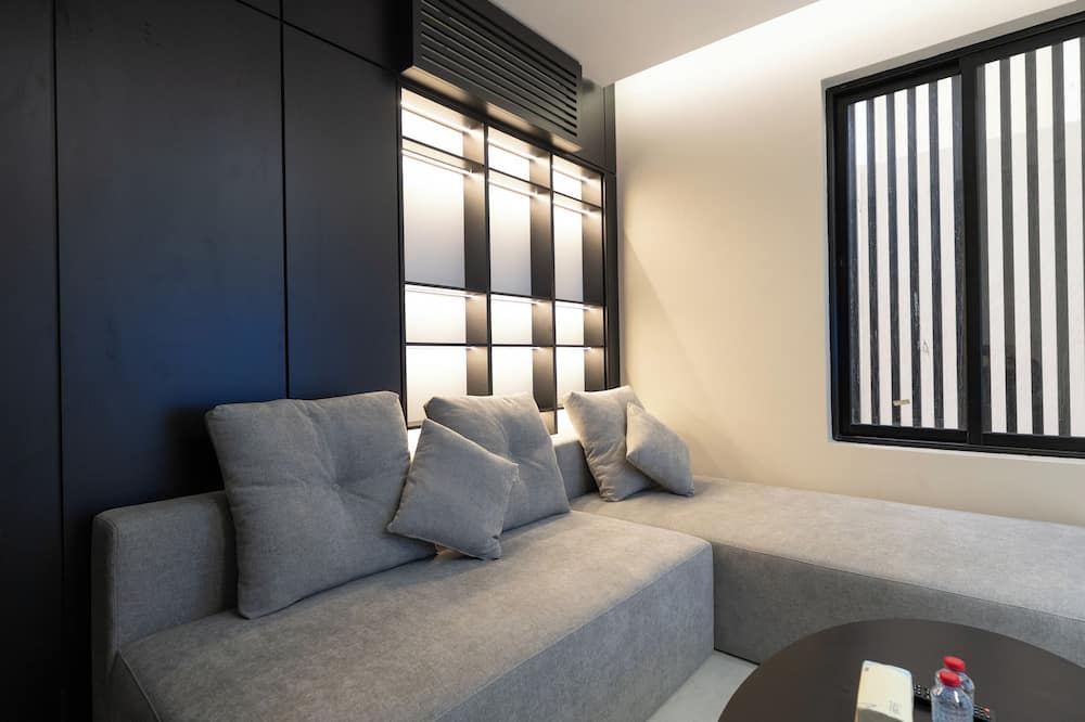 Luxury two bedroom Apartment Al Rawdha