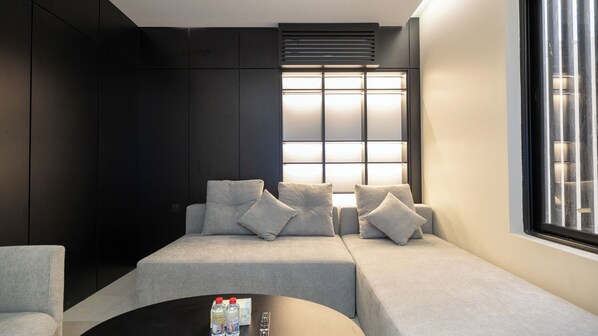 Egyptian cotton sheets, premium bedding, memory foam beds, in-room safe - Luxury two bedroom Apartment Al Rawdha (Riyadh)