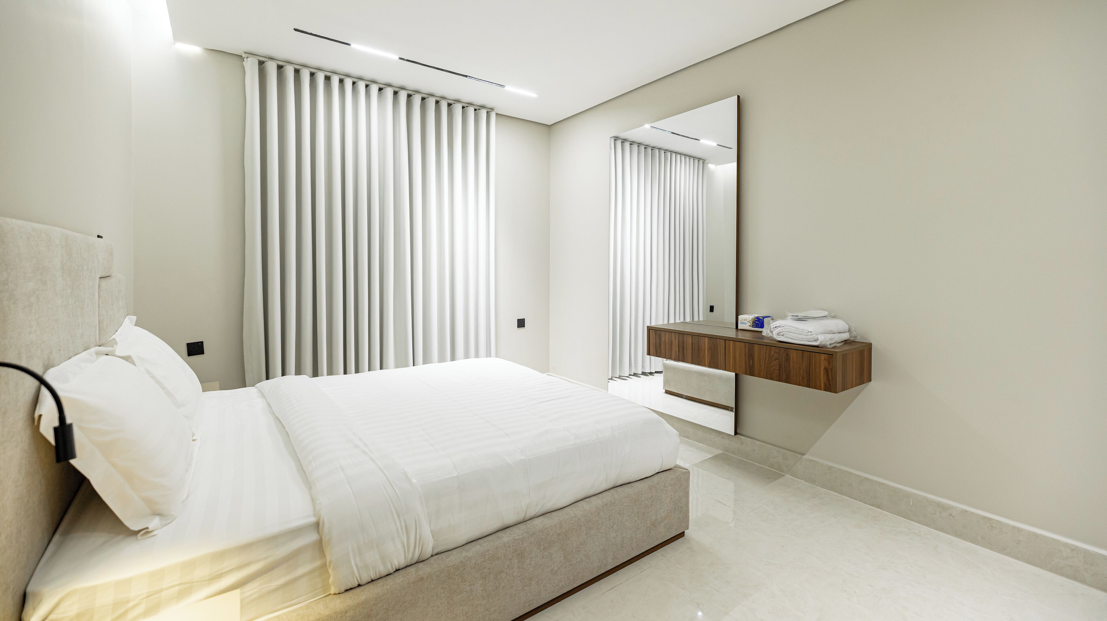 Apartment | Egyptian cotton sheets, premium bedding, memory foam beds, in-room safe