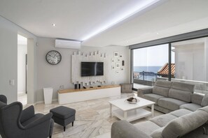 Smart-TV, Tischtennisplatte