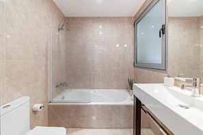 Hair dryer, towels - Villa Sol e Mar Dio by Villa Plus (Canico)