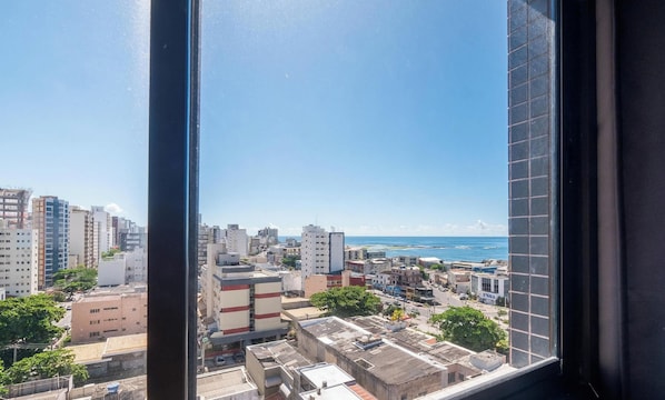 A cityscape with buildings and a view of the ocean. - Apt w/ Partial Sea View 350m From the Beach Hpa904 (Salvador)