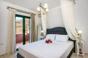 Desk, iron/ironing board, free WiFi, bed sheets - Villa Mare e Monte by Villa Plus (Acharavi)