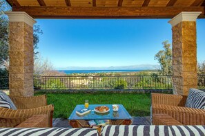 Outdoor dining - Villa Mare e Monte by Villa Plus (Acharavi)