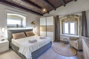 Iron/ironing board, free WiFi, bed sheets - Villa Amira by Villa Plus (Pozzillo)