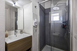 Hair dryer, towels - Villa Amira by Villa Plus (Pozzillo)