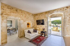 Smart TV, table football - Villa Amira by Villa Plus (Pozzillo)