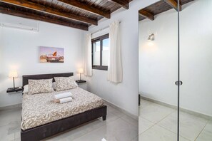 Iron/ironing board, free WiFi, bed sheets - Villa Aurora by Villa Plus (Playa Blanca)