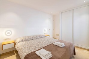 Bügeleisen/Bügelbrett, kostenloses WLAN, Bettwäsche