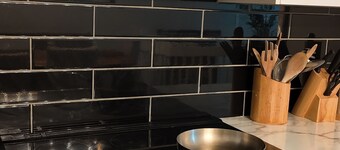 Urban Cabin Retreat - 3BD/Terrace&Covered Parking