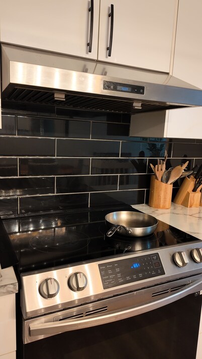 Urban Cabin Retreat - 3BD/Terrace&Covered Parking