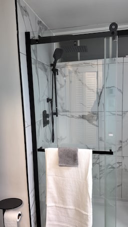 Shower, hair dryer, towels, soap. Urban Cabin Retreat - 3BD/Terrace&Covered Parking