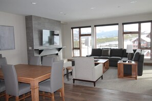 Interior - Ski-in/Ski-out Condo Week 1/25 to 2/1 International Snow Sculpture Championship (Breckenridge)
