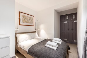 2 bedrooms, desk, iron/ironing board, Internet - Chic Notting Hill City Retreat (London)