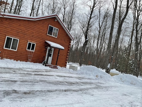 Exterior. Quiet Woodland Escape Secluded 3BR Cabin on 30 Acres