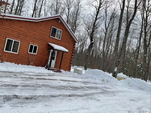 Quiet Woodland Escape  Secluded 3BR Cabin on 30 Acres