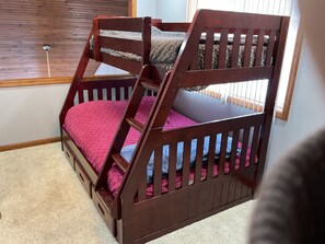 3 bedrooms, free WiFi, bed sheets