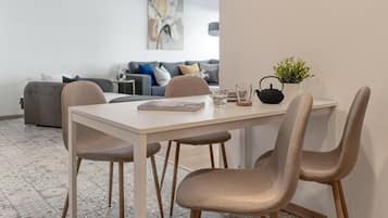 Apartment, Balcony, Courtyard View | Private kitchen | Fridge, microwave, oven, stovetop