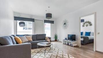 Apartamento, balcón, vistas al patio | Zona de estar