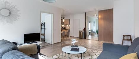 Departamento, balcón, vista al patio | Área de sala de estar