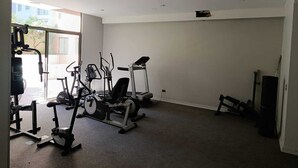 A gym with cardio machines, free weights, and a treadmill. - Central apartment/studio family friends and couples (Santiago)