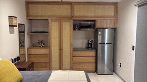 1 bedroom, WiFi - Private Plunge Pool, 1 block from Ocean, 1 bedroom (Zihuatanejo)