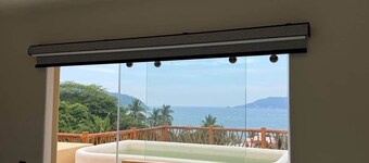 Private Plunge Pool, 1 block from Ocean, 1 bedroom