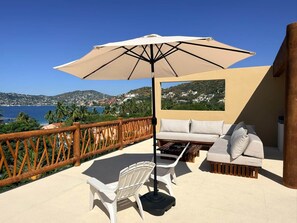 Terrace/patio - Private Plunge Pool, 1 block from Ocean, 1 bedroom (Zihuatanejo)