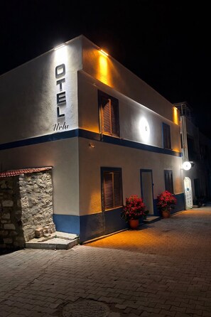 Front of property - KE URLA (Urla)