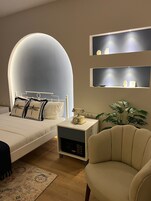 Quarto casal design, vista para o jardim | Wi-Fi de cortesia
