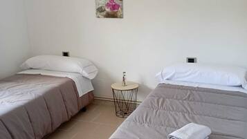 6 quartos, Wi-Fi de cortesia, roupa de cama