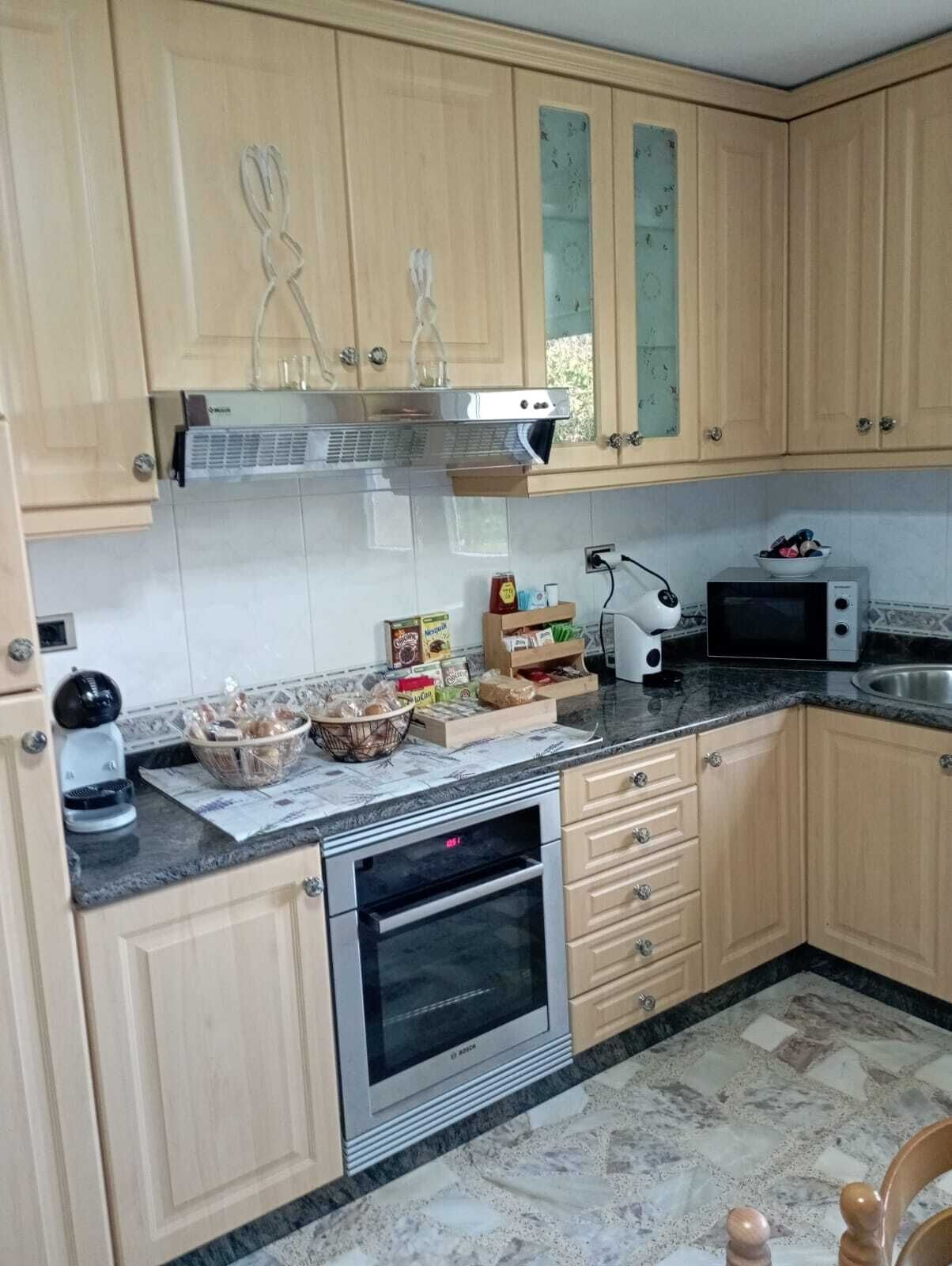 Een magnetron, een oven, een kookplaat