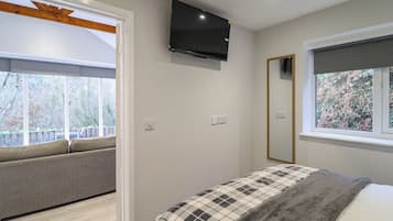 1 bedroom, individually decorated, individually furnished, free WiFi