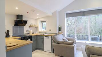 Dishwasher, cookware/dishes/utensils