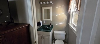Nice 3-bedroom brick house with amenities in charming Paris