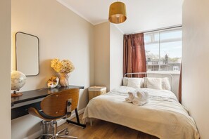 2 bedrooms, iron/ironing board, bed sheets - Entire Stylish Hyde Park Rooftop 2 Bed Room (London)